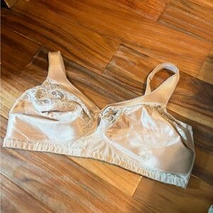 Glamorise Nude Lace Wireless Full Coverage Bra 46F Comfort Support (0670)